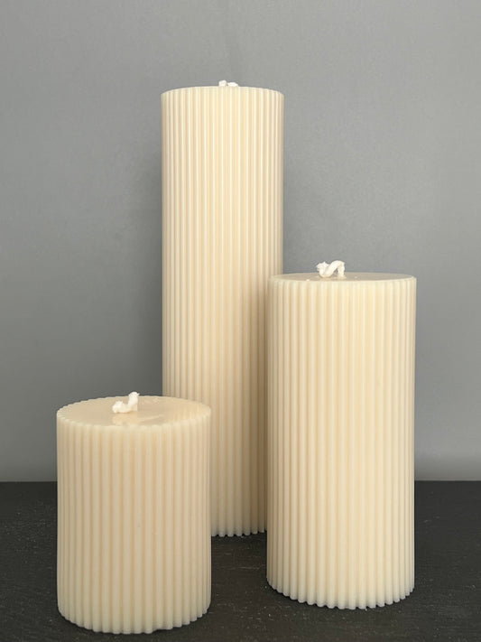 RIBBED PILLAR CANDLE | geriffelte Stumpenkerze